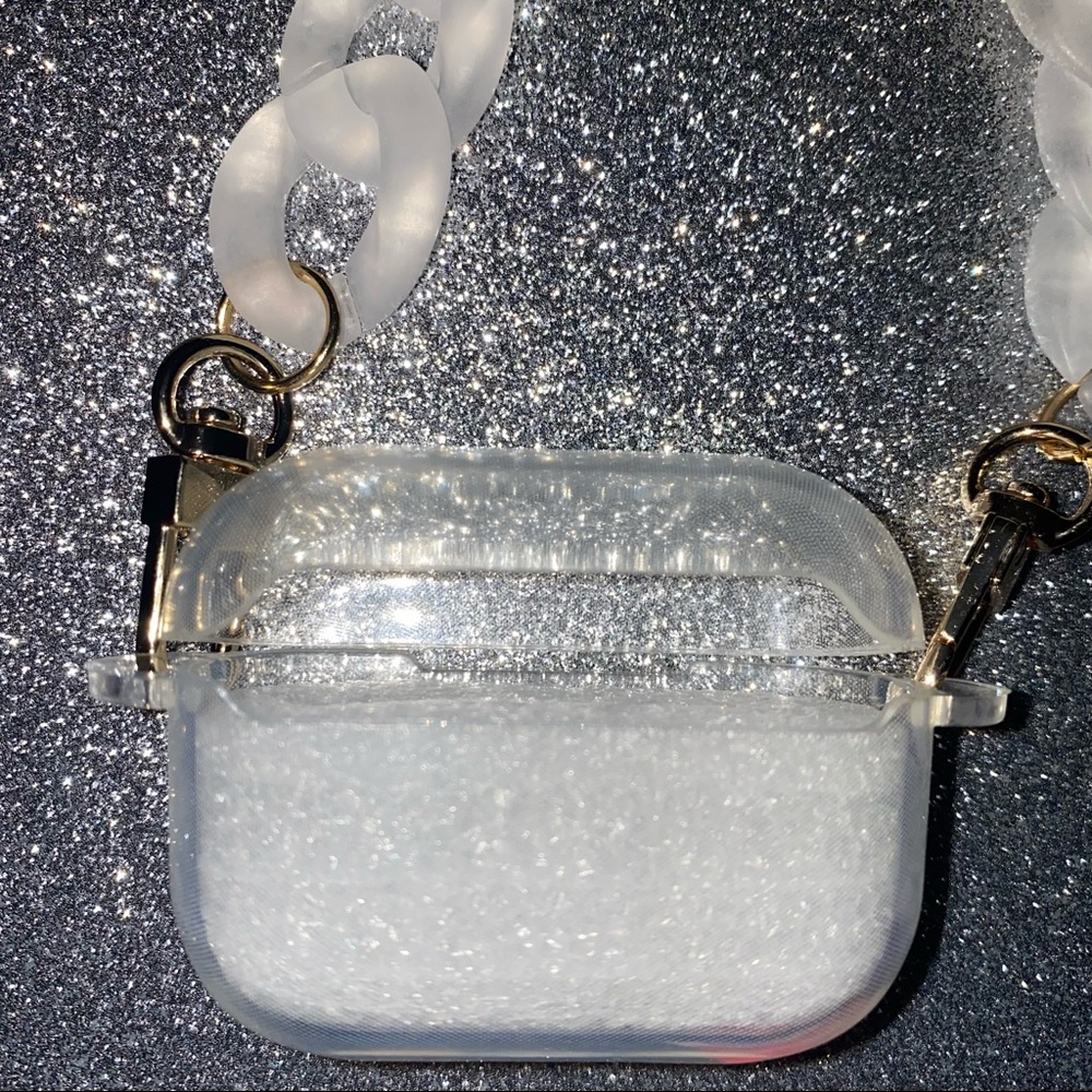 AirPod 2 case - Picture 2 of 7